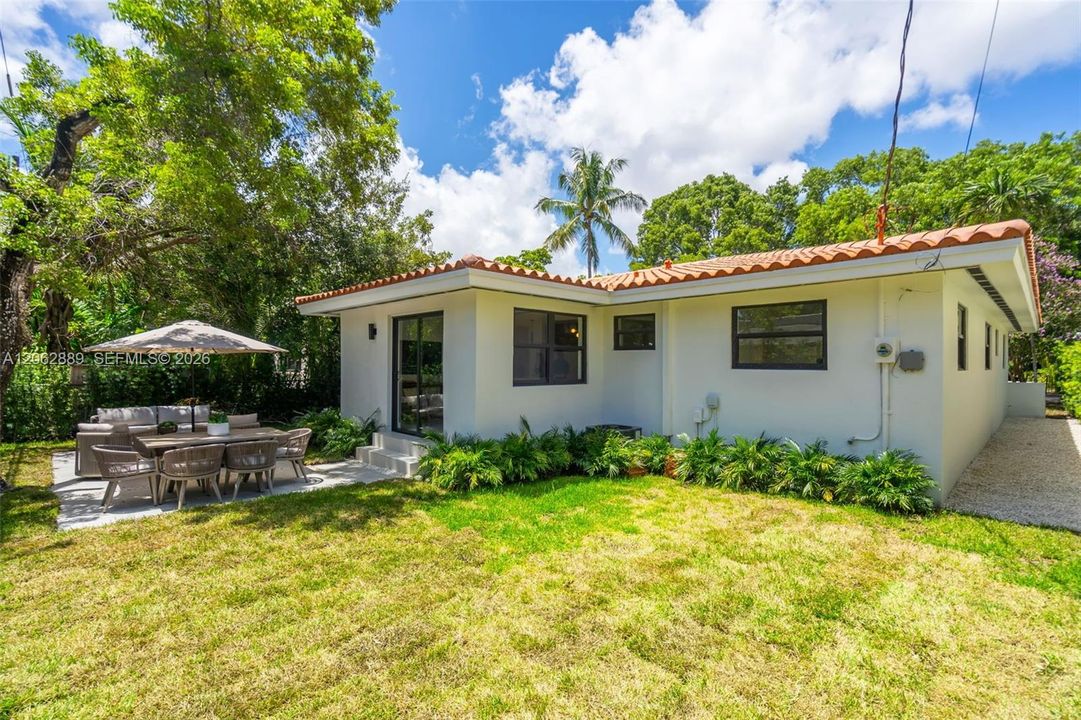 For Sale: $1,559,000 (3 beds, 2 baths, 1575 Square Feet)