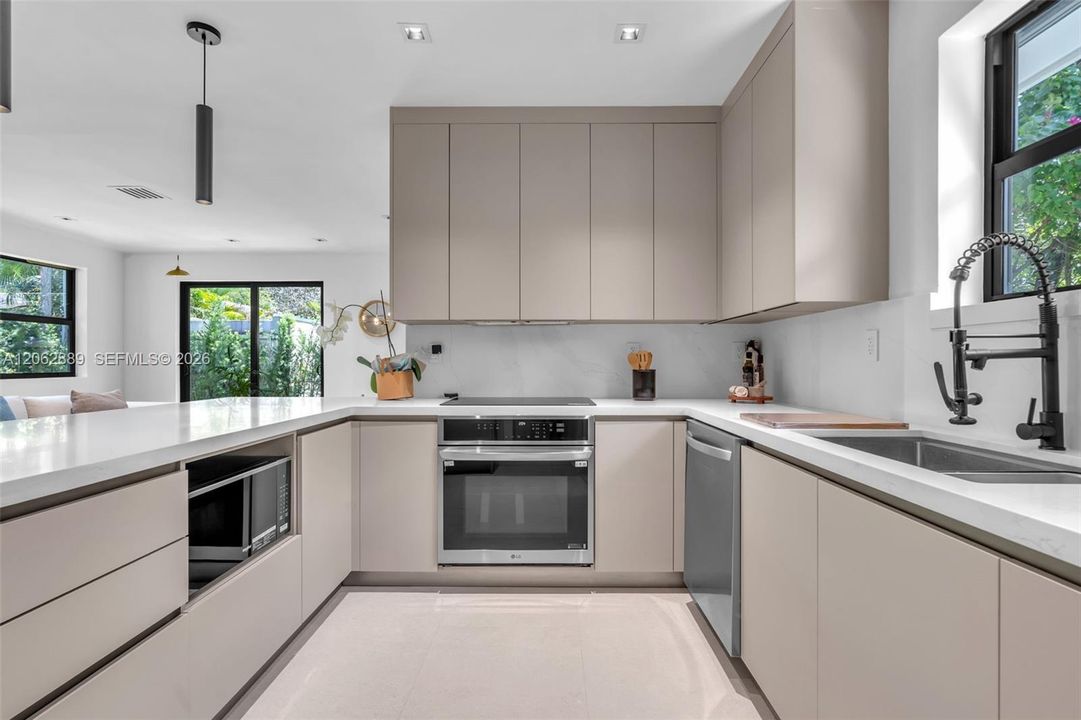 For Sale: $1,559,000 (3 beds, 2 baths, 1575 Square Feet)