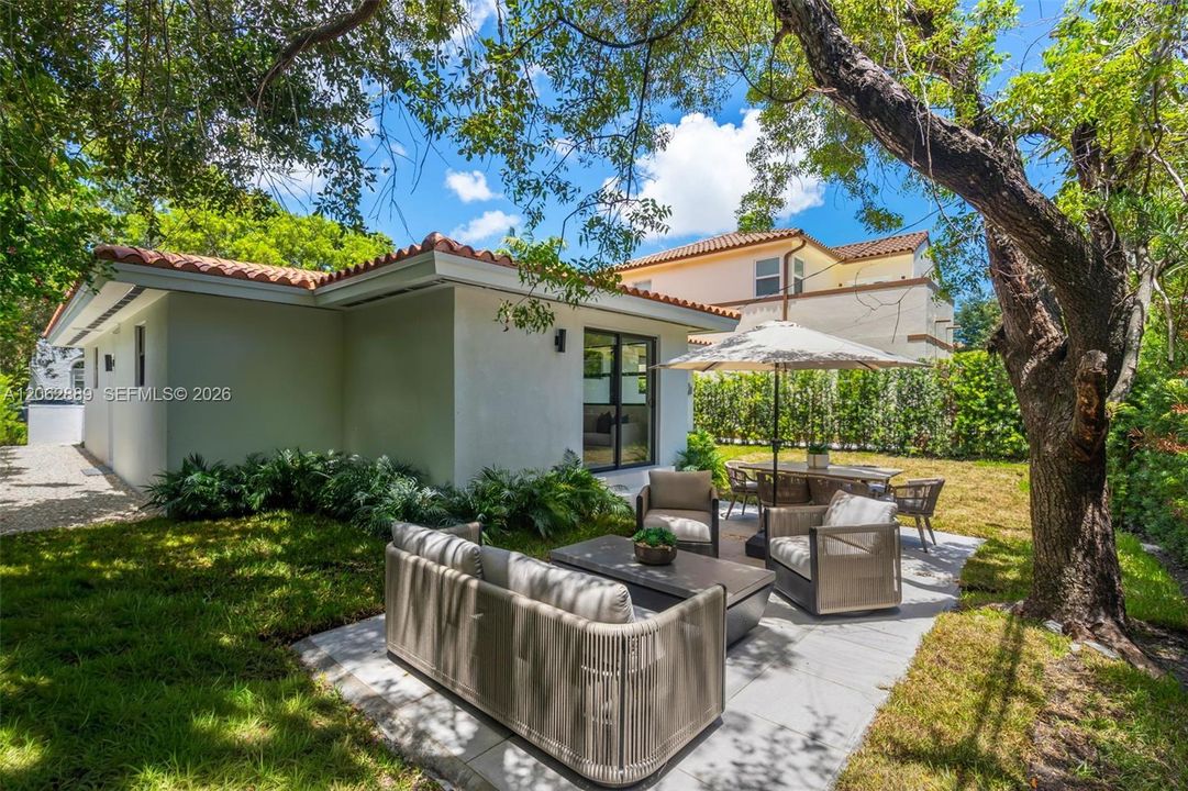 For Sale: $1,559,000 (3 beds, 2 baths, 1575 Square Feet)