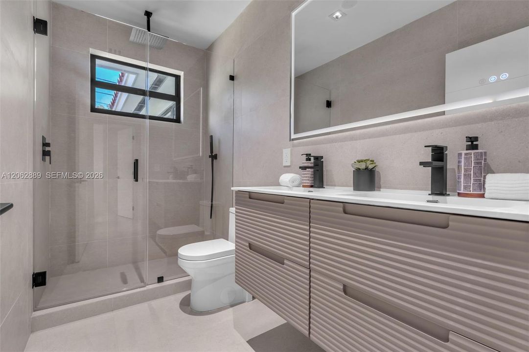 For Sale: $1,559,000 (3 beds, 2 baths, 1575 Square Feet)