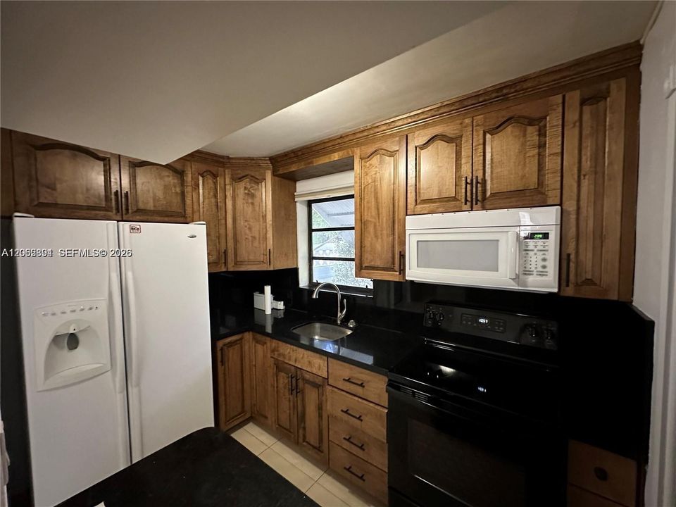 В аренду: $2,899 (2 спален, 2 ванн, 936 Квадратных фут)