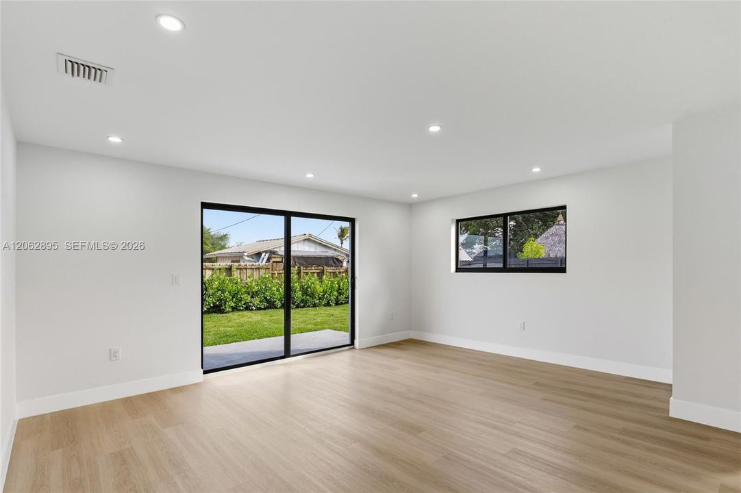 В аренду: $3,600 (3 спален, 2 ванн, 1254 Квадратных фут)