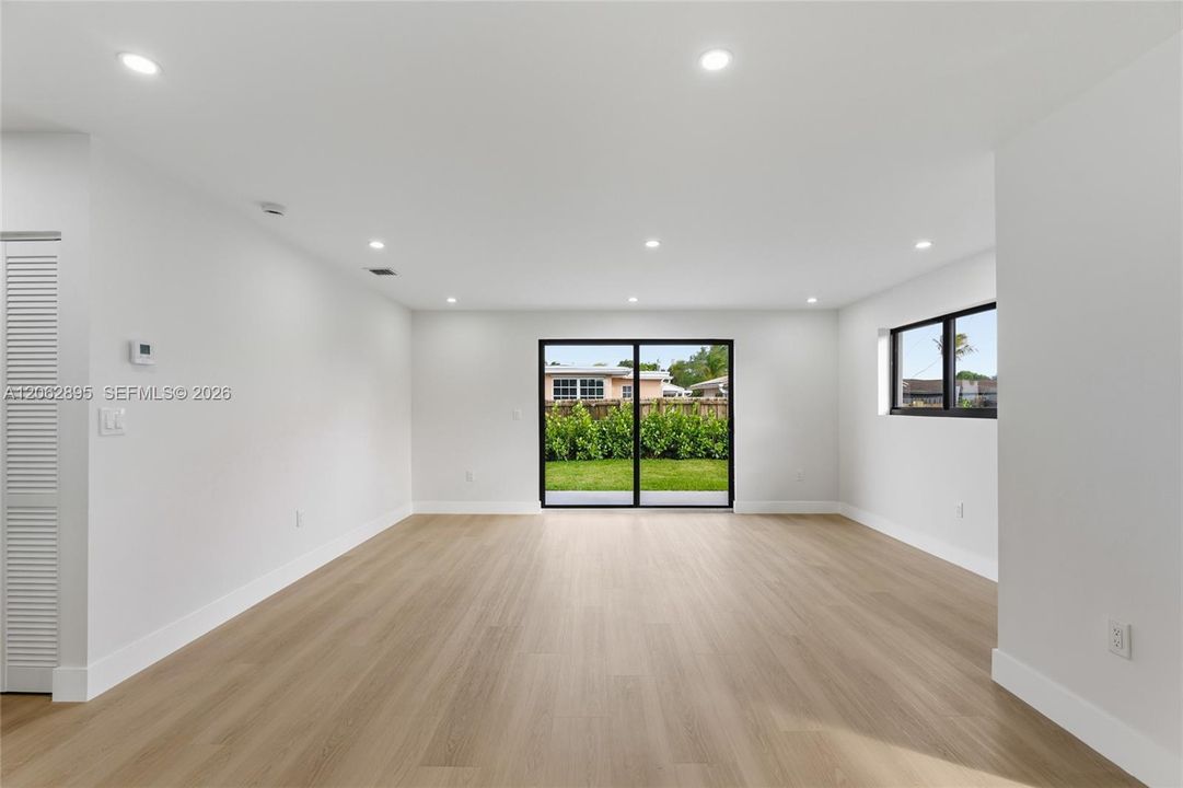В аренду: $3,600 (3 спален, 2 ванн, 1254 Квадратных фут)
