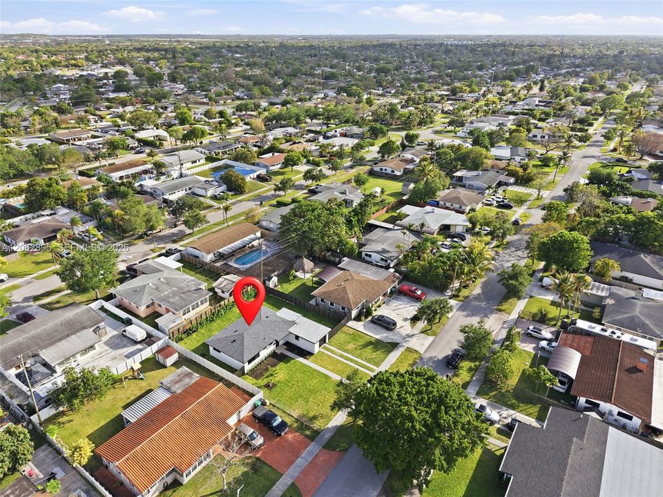 В аренду: $3,600 (3 спален, 2 ванн, 1254 Квадратных фут)