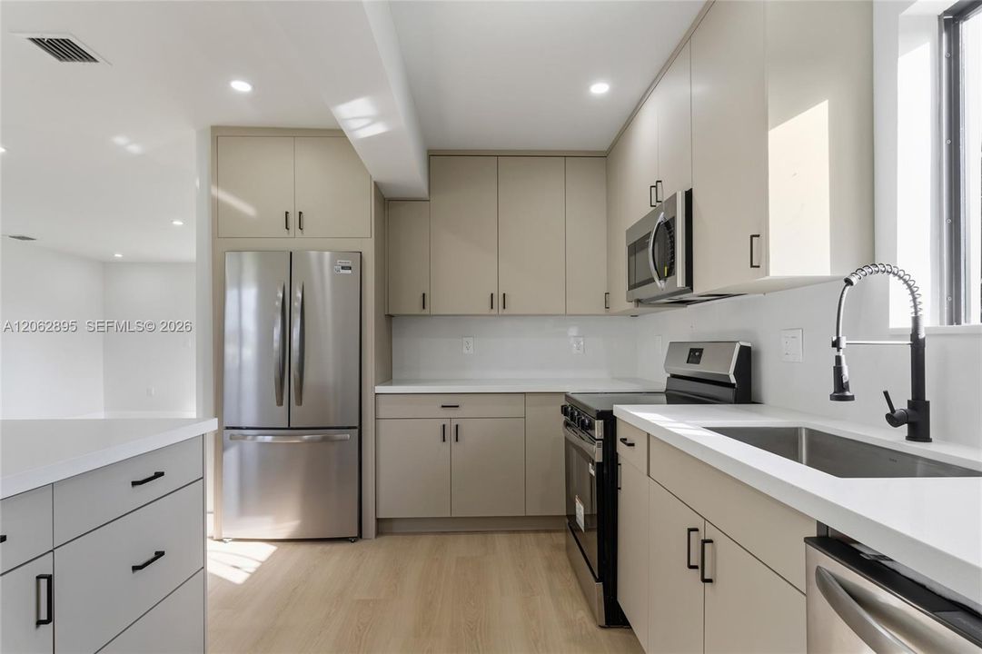 В аренду: $3,600 (3 спален, 2 ванн, 1254 Квадратных фут)