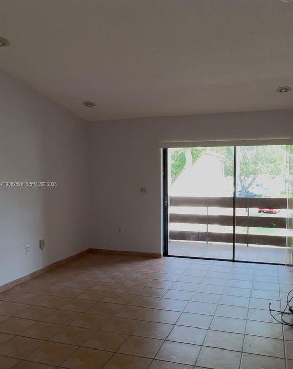 В аренду: $2,400 (2 спален, 2 ванн, 944 Квадратных фут)