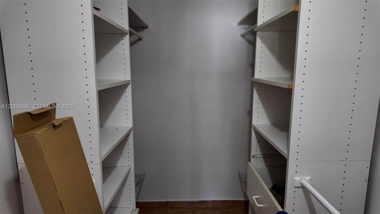 В аренду: $2,400 (2 спален, 2 ванн, 944 Квадратных фут)
