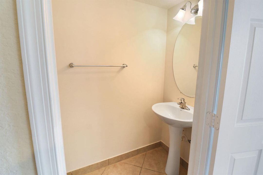 12-web-or-mls-5930_Royal_Way_12