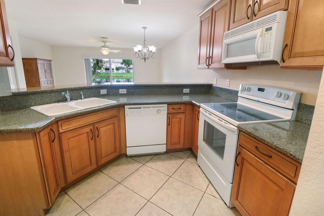 11-web-or-mls-5930_Royal_Way_11