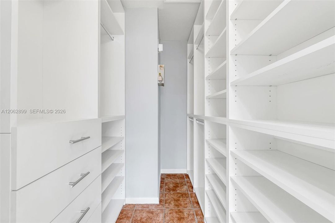 В аренду: $1,800 (2 спален, 2 ванн, 815 Квадратных фут)