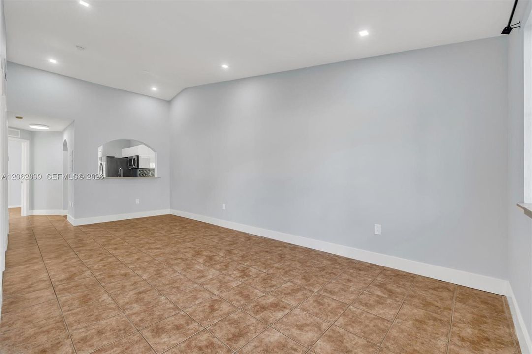В аренду: $1,800 (2 спален, 2 ванн, 815 Квадратных фут)