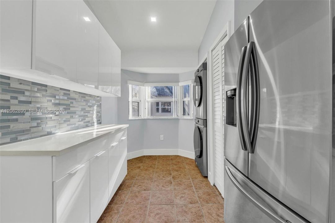 В аренду: $1,800 (2 спален, 2 ванн, 815 Квадратных фут)