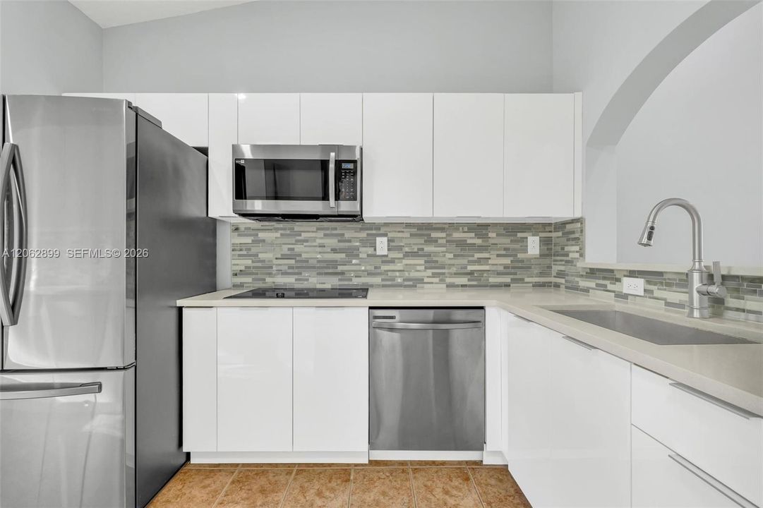 В аренду: $1,800 (2 спален, 2 ванн, 815 Квадратных фут)