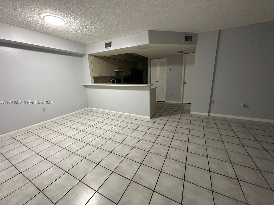 For Sale: $215,000 (1 beds, 1 baths, 813 Square Feet)