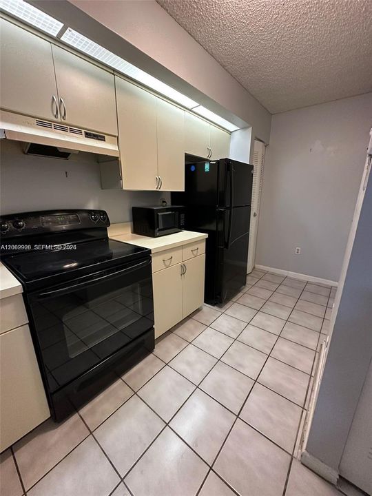 For Sale: $215,000 (1 beds, 1 baths, 813 Square Feet)
