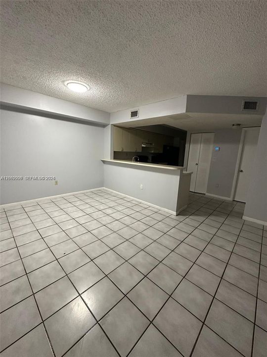 For Sale: $215,000 (1 beds, 1 baths, 813 Square Feet)