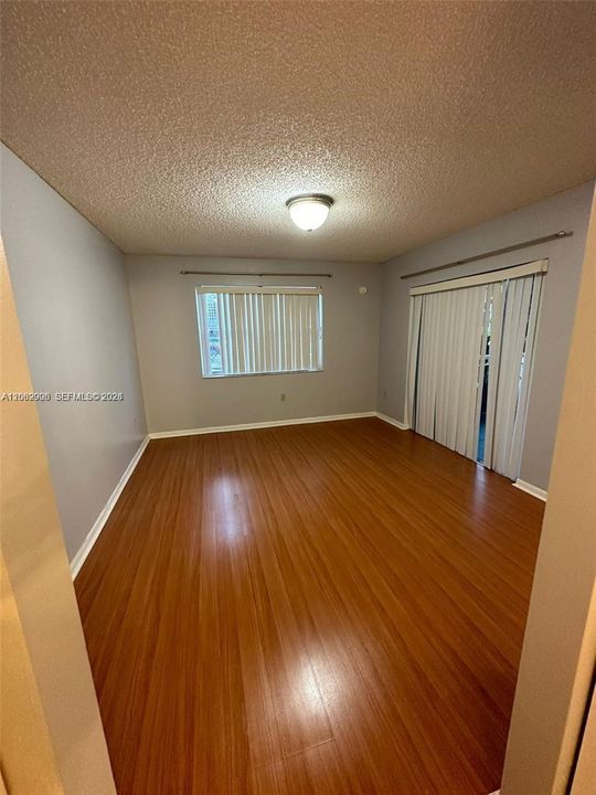 For Sale: $215,000 (1 beds, 1 baths, 813 Square Feet)