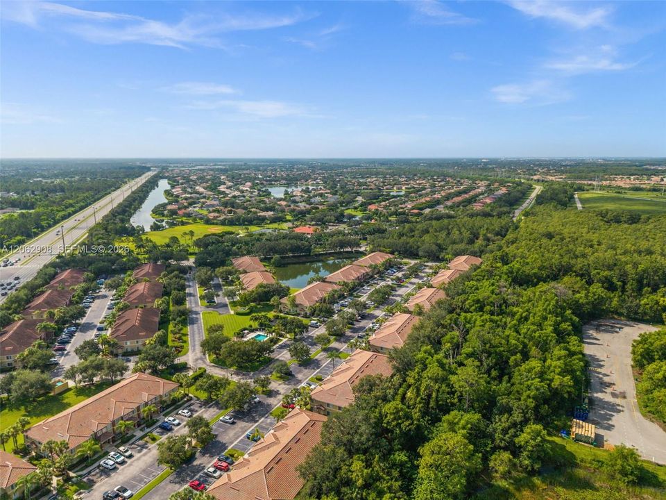 На продажу: $204,900 (2 спален, 2 ванн, 1415 Квадратных фут)