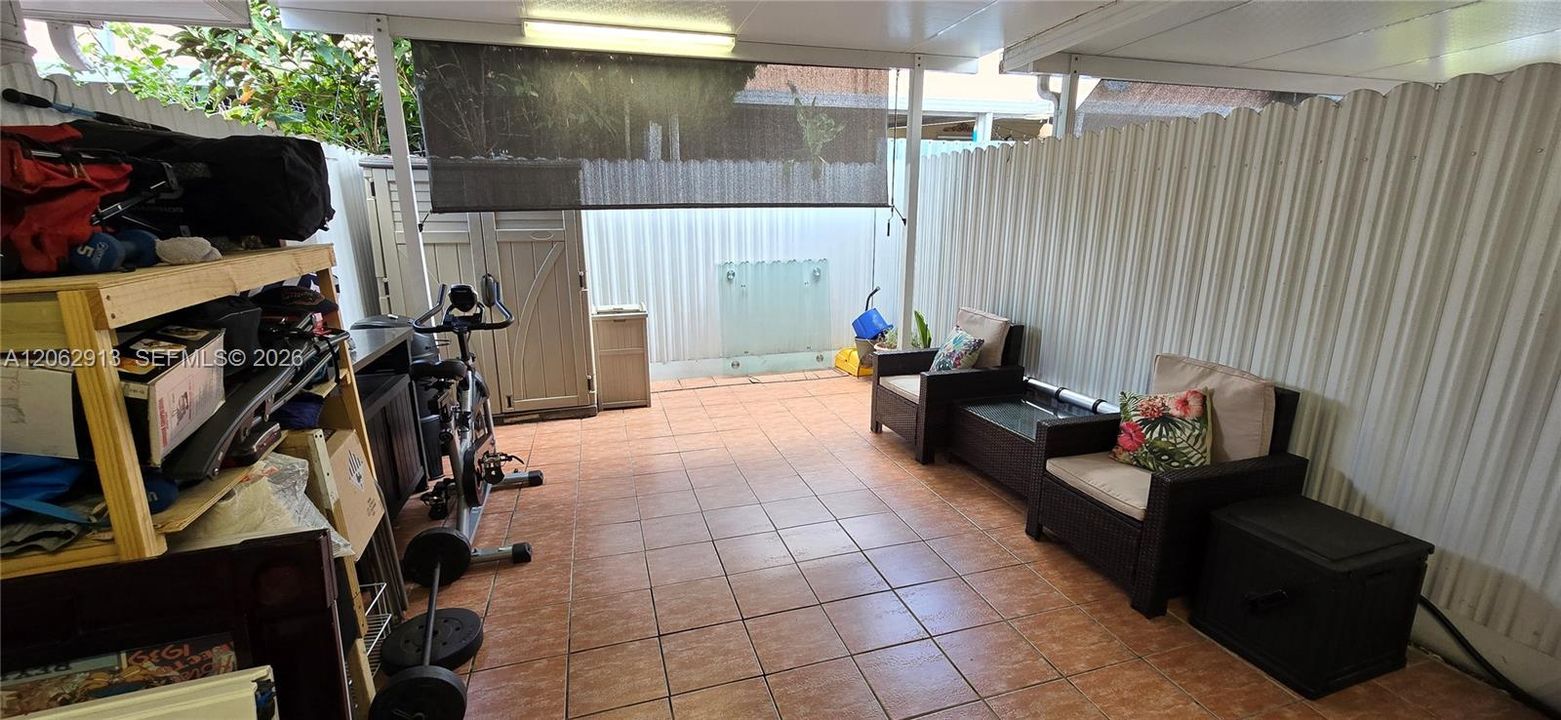 For Sale: $295,000 (2 beds, 1 baths, 852 Square Feet)