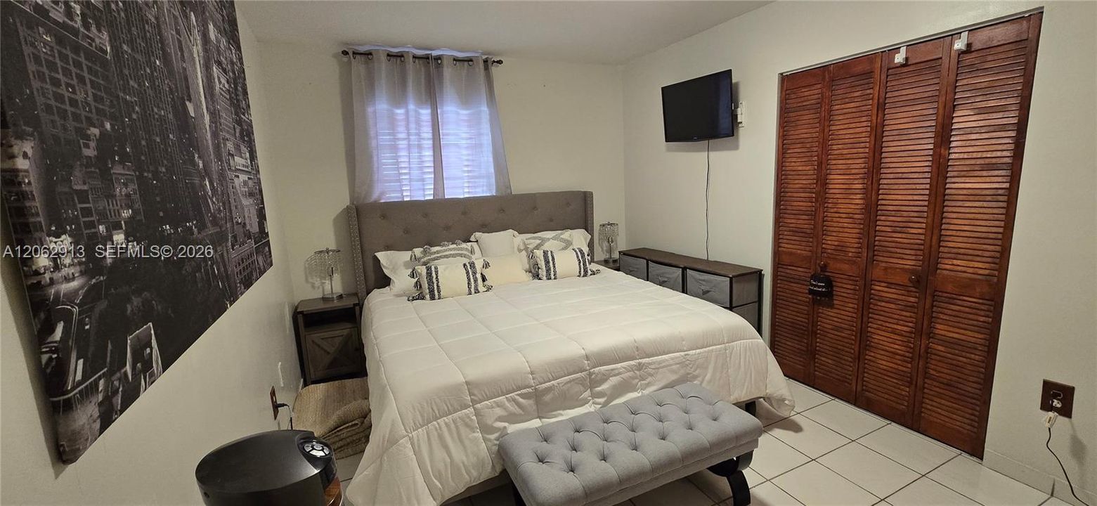 For Sale: $295,000 (2 beds, 1 baths, 852 Square Feet)
