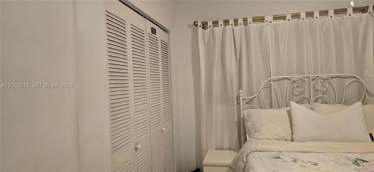 For Sale: $295,000 (2 beds, 1 baths, 852 Square Feet)