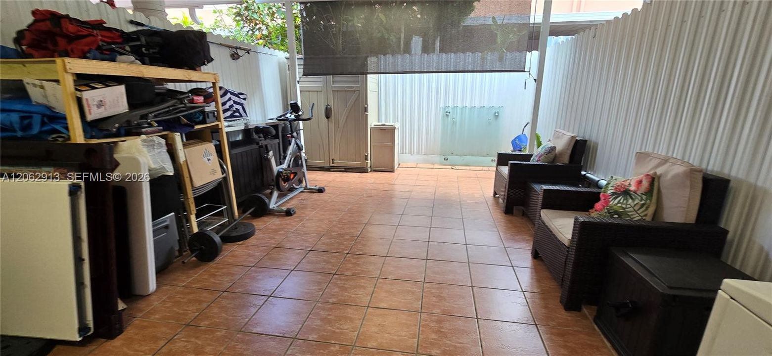 For Sale: $295,000 (2 beds, 1 baths, 852 Square Feet)
