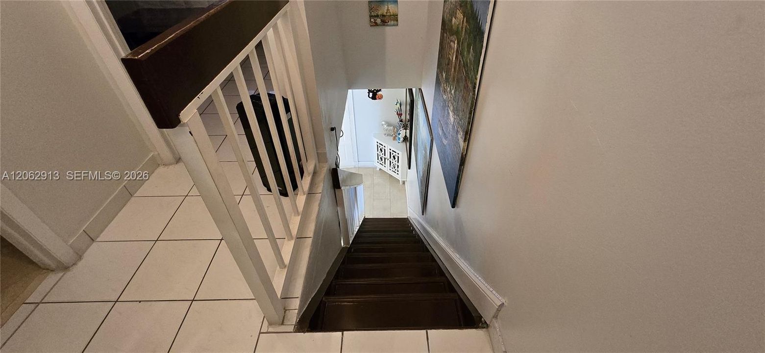 For Sale: $295,000 (2 beds, 1 baths, 852 Square Feet)