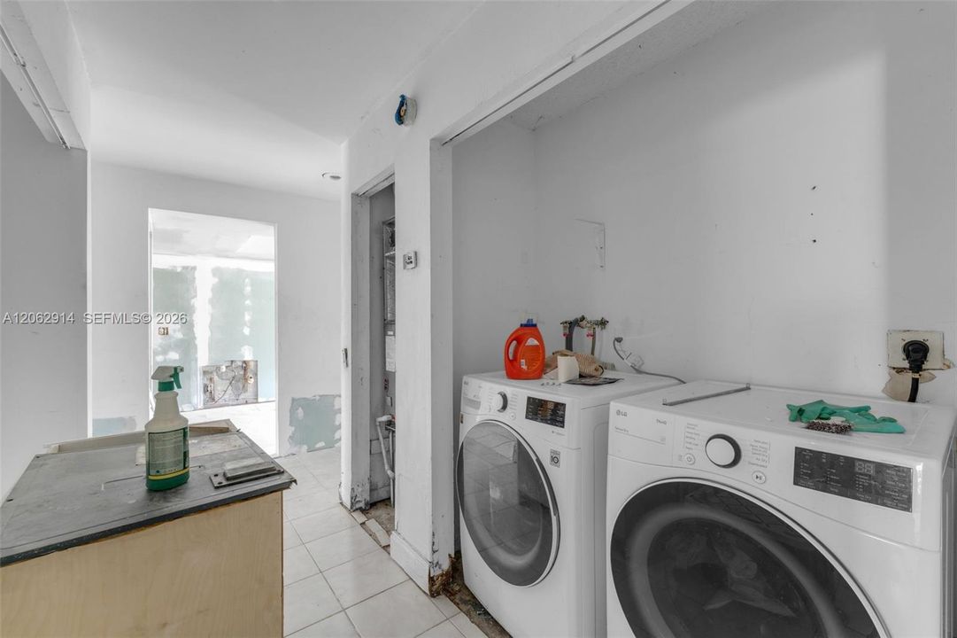 For Sale: $380,000 (2 beds, 2 baths, 1449 Square Feet)