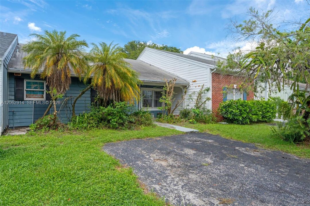 For Sale: $380,000 (2 beds, 2 baths, 1449 Square Feet)