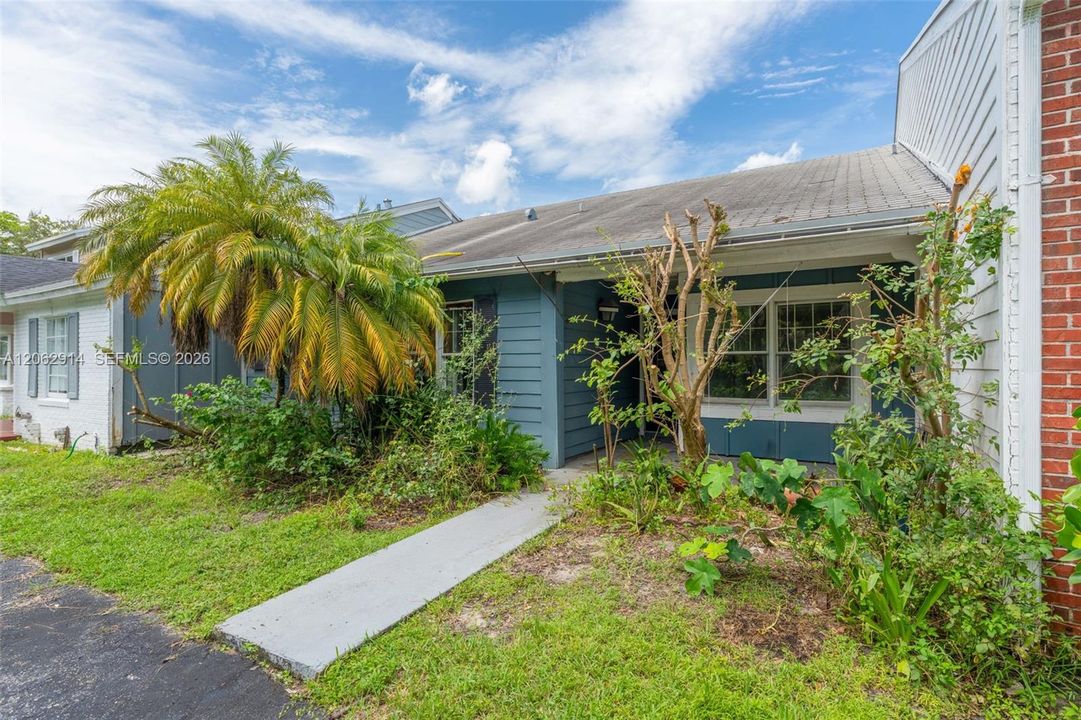 For Sale: $380,000 (2 beds, 2 baths, 1449 Square Feet)