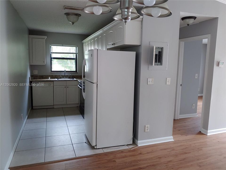 В аренду: $1,950 (2 спален, 2 ванн, 867 Квадратных фут)