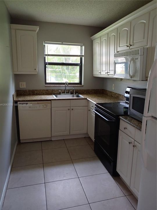 В аренду: $1,950 (2 спален, 2 ванн, 867 Квадратных фут)
