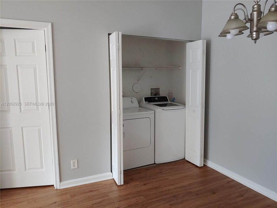 В аренду: $1,950 (2 спален, 2 ванн, 867 Квадратных фут)