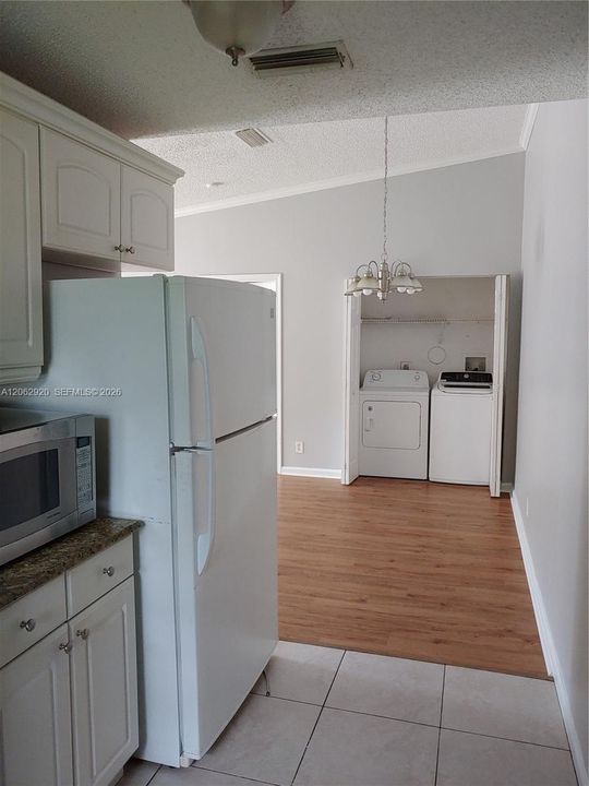 В аренду: $1,950 (2 спален, 2 ванн, 867 Квадратных фут)