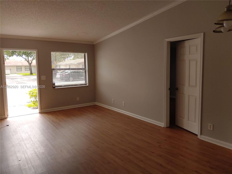 В аренду: $1,950 (2 спален, 2 ванн, 867 Квадратных фут)