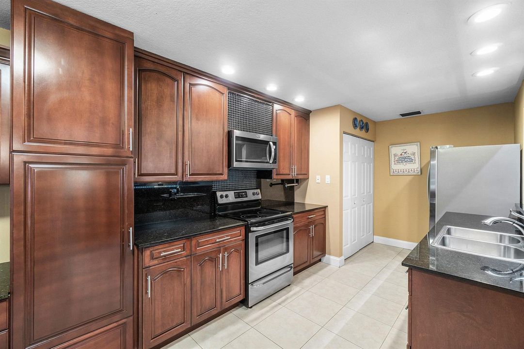 010-14595LucyDrive-DelrayBeach-FL-33484-