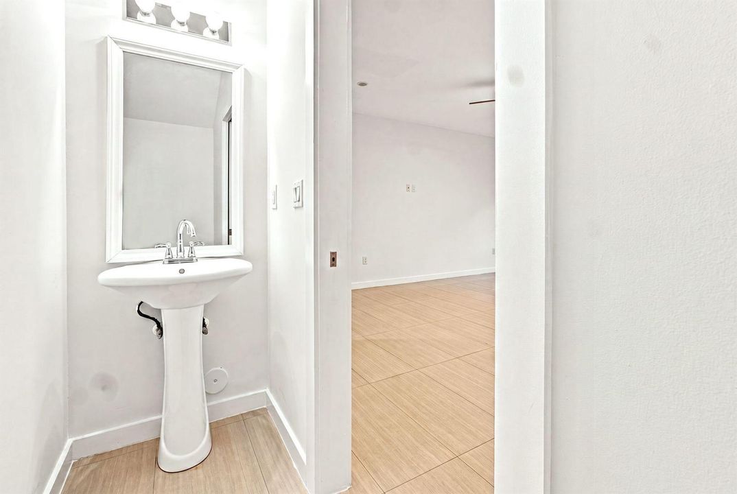 46-web-or-mls-photo_reedit_d27df4c1_3137