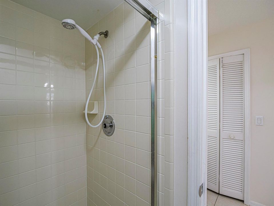 Primary bath w/shower