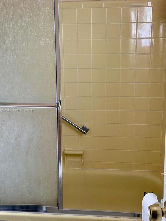 В аренду: $900 (1 спален, 1 ванн, 1682 Квадратных фут)