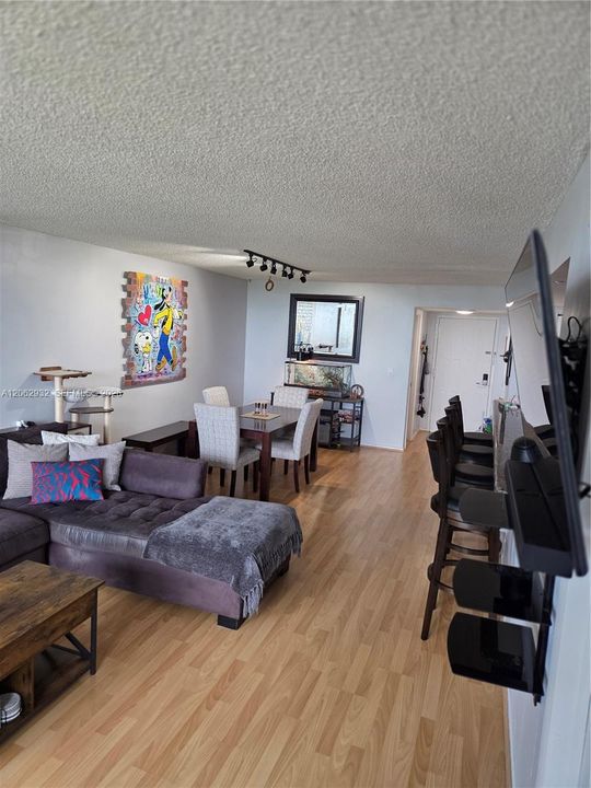 В аренду: $2,500 (2 спален, 2 ванн, 1130 Квадратных фут)