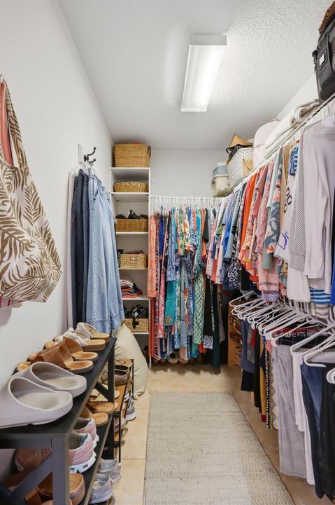22_21. primary closet