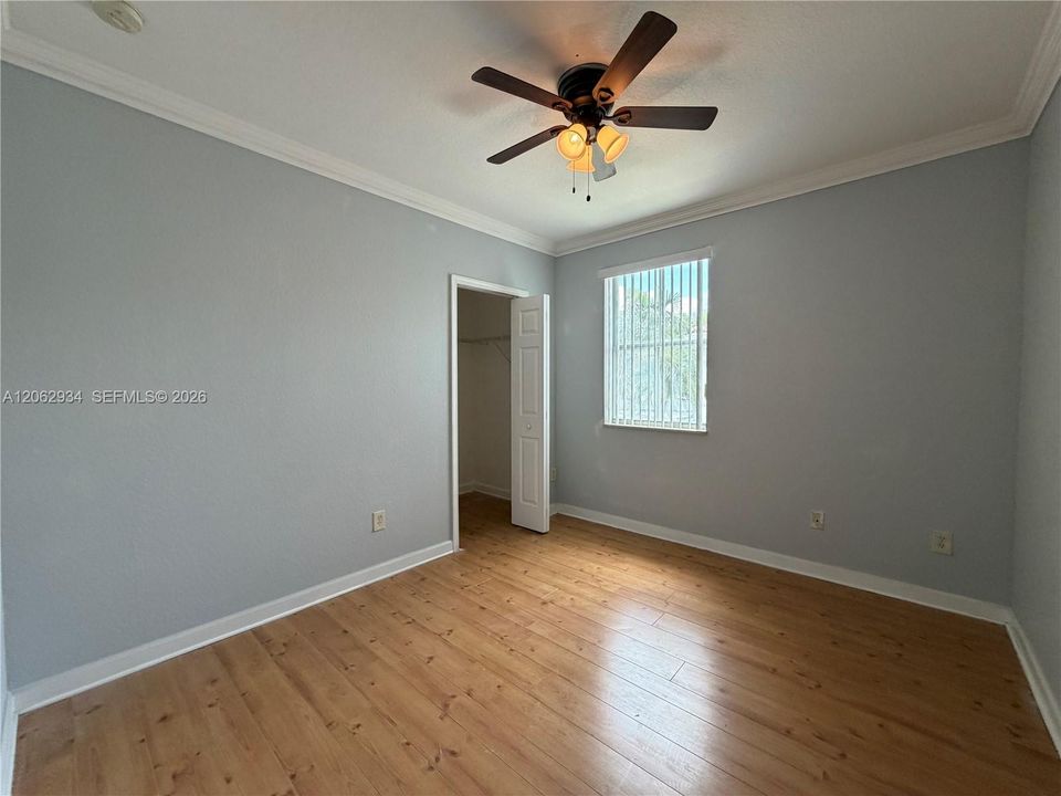 В аренду: $2,800 (4 спален, 3 ванн, 1570 Квадратных фут)