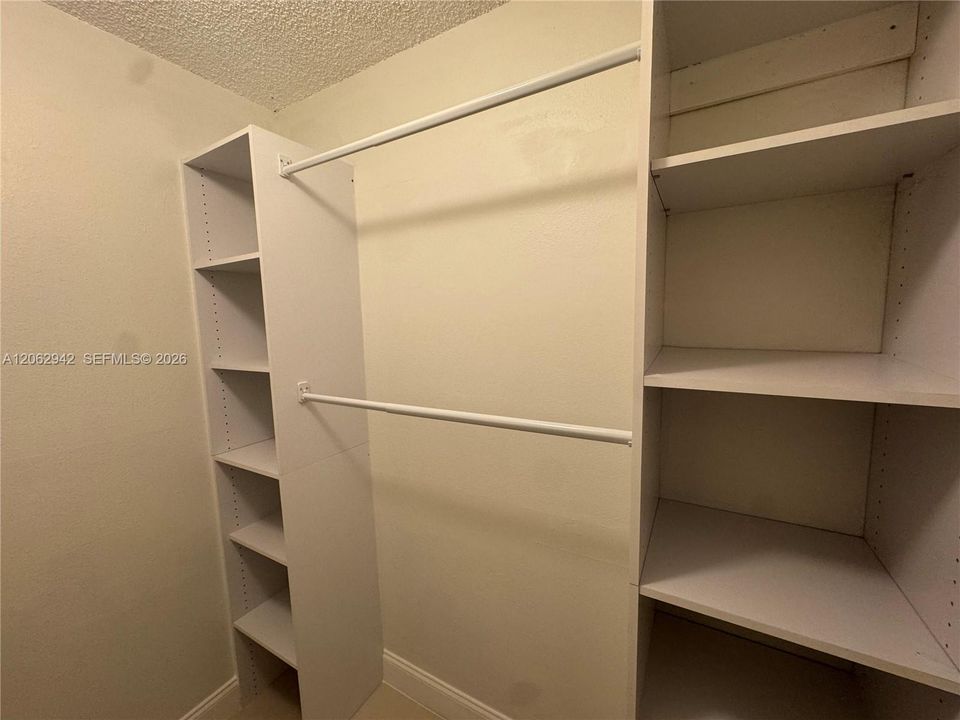 В аренду: $2,500 (1 спален, 1 ванн, 837 Квадратных фут)