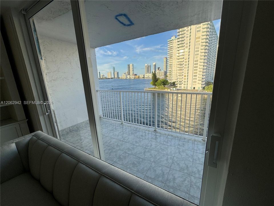 В аренду: $2,500 (1 спален, 1 ванн, 837 Квадратных фут)