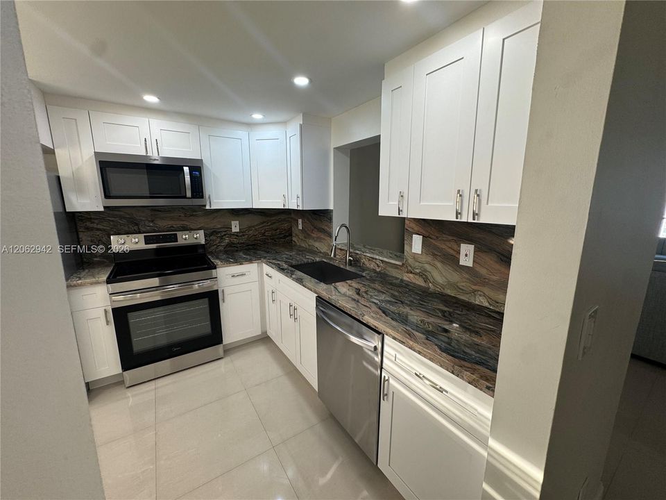 В аренду: $2,500 (1 спален, 1 ванн, 837 Квадратных фут)