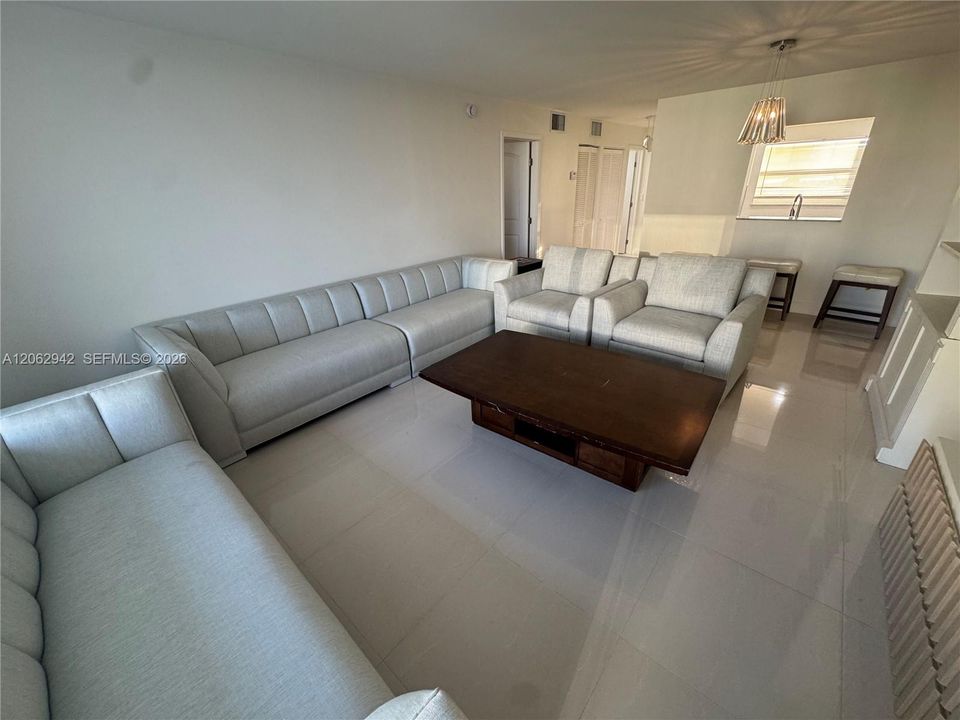 В аренду: $2,500 (1 спален, 1 ванн, 837 Квадратных фут)