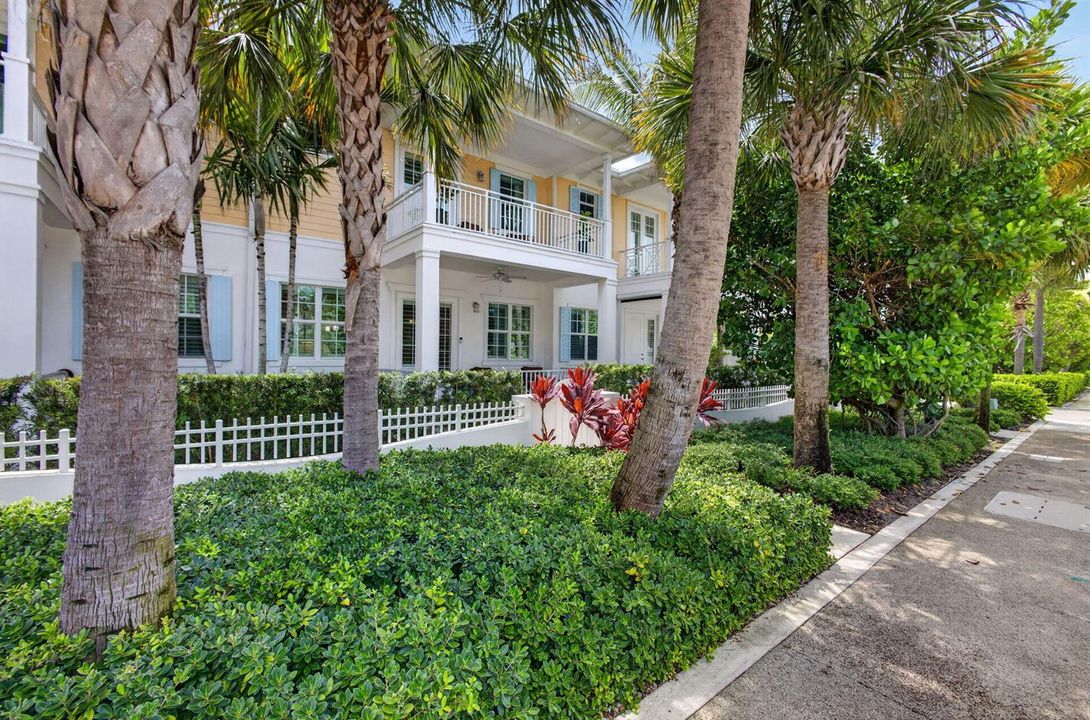 DOUBLE DECKER COVERED PORCHES