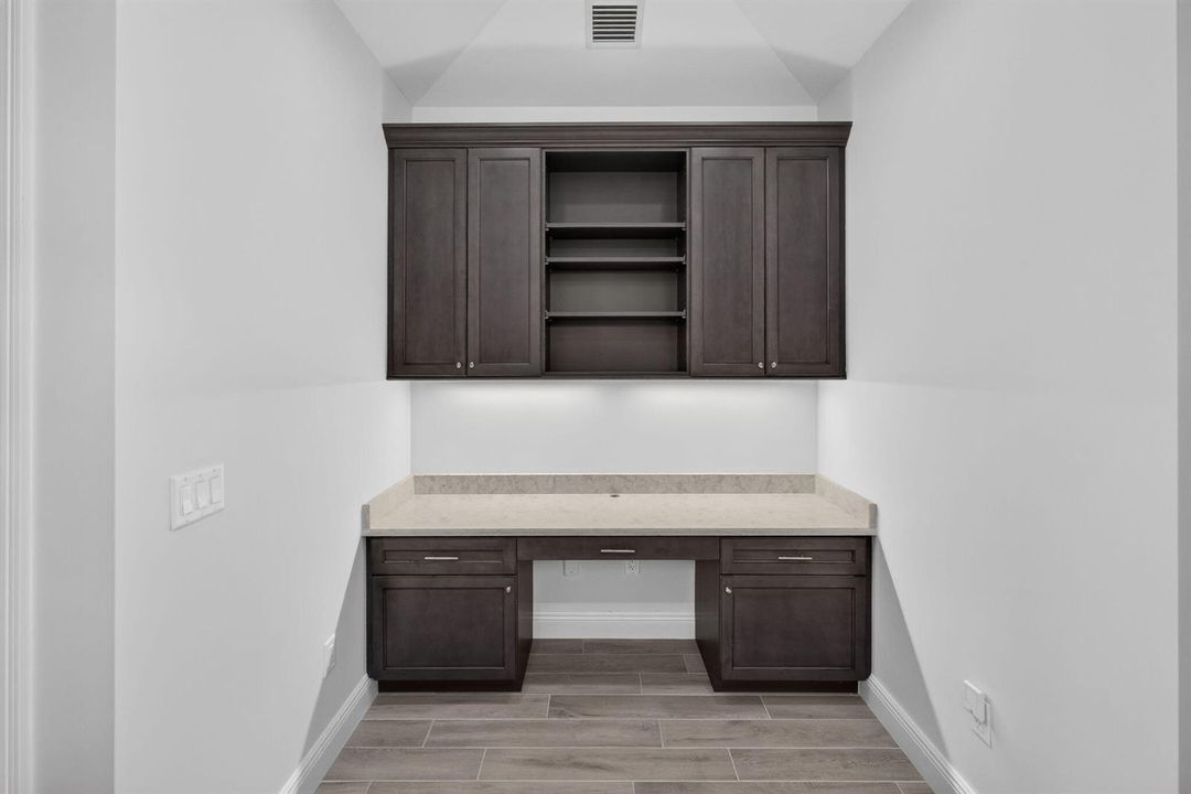 BUILT-IN HOME OFFICE