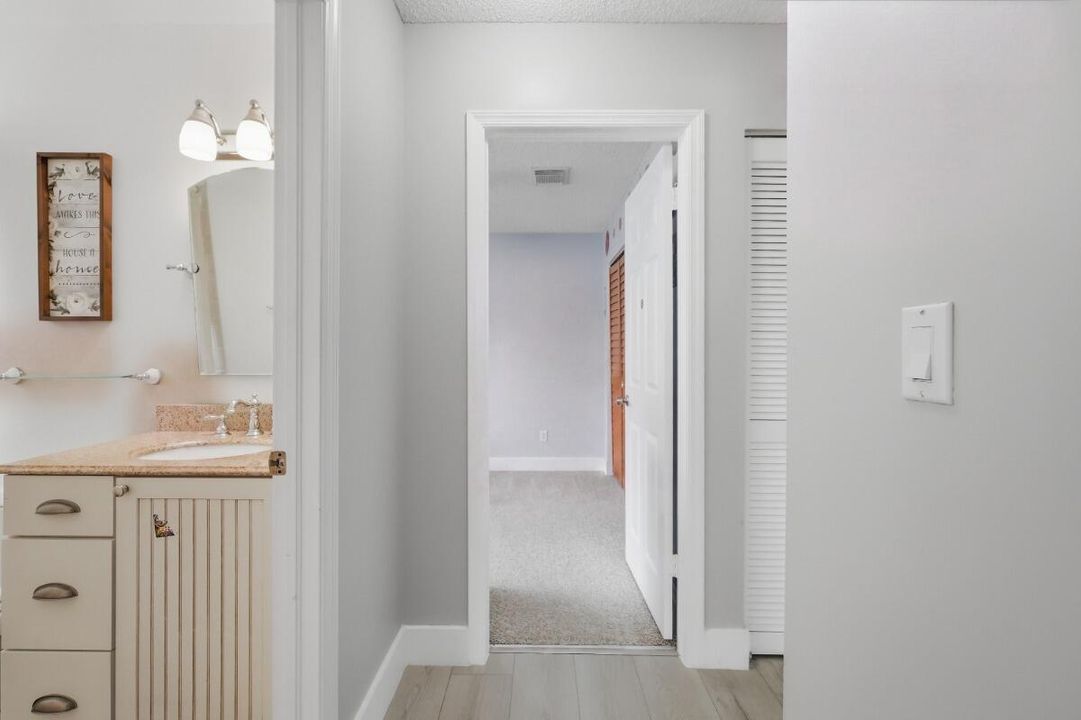 022_DSC05742_autoremove_49512019_MLS