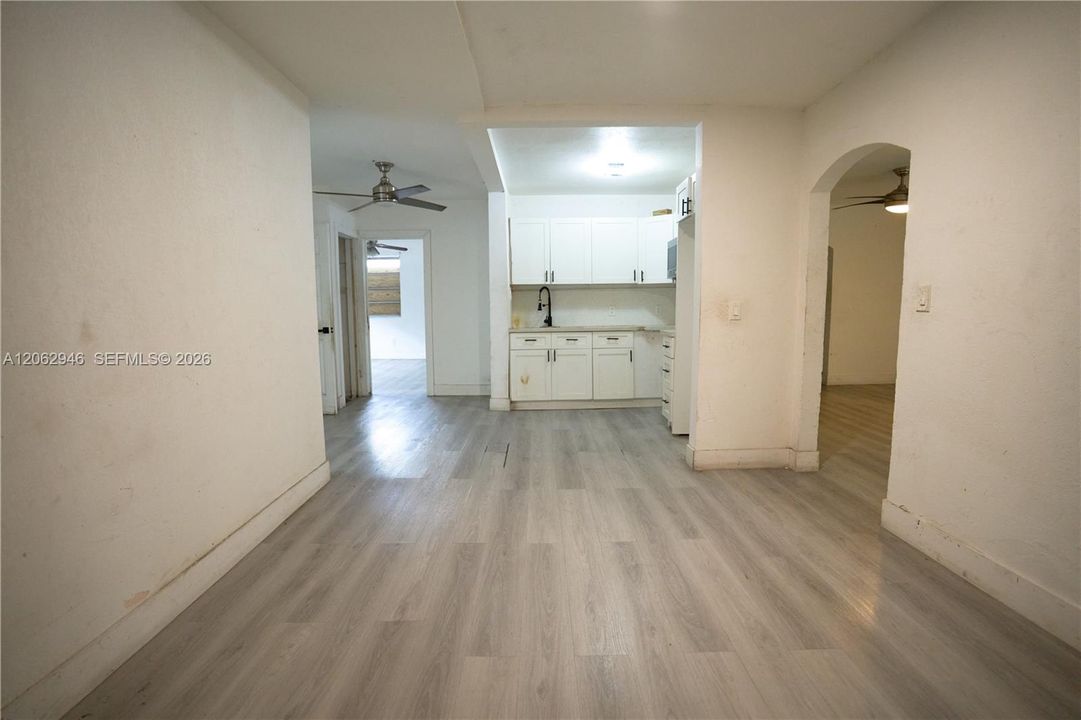 На продажу: $399,000 (2 спален, 1 ванн, 1677 Квадратных фут)
